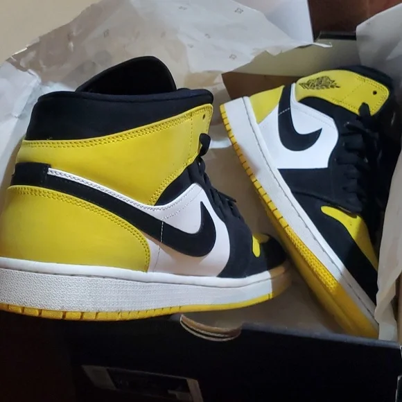 Jordan 1 yellow toe - Picture 1 of 8